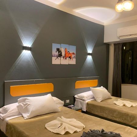 Royal Hotel Qinā Екстериор снимка