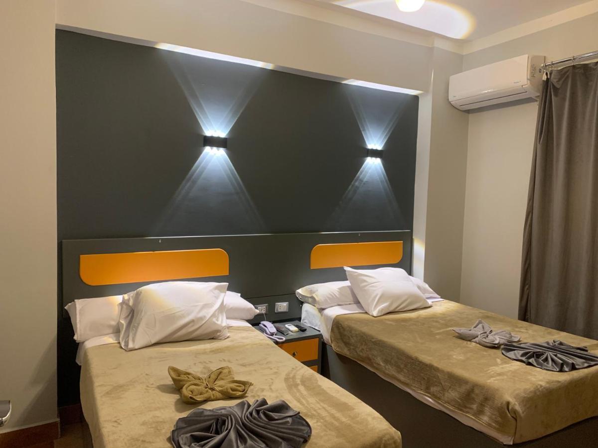 Royal Hotel Qinā Екстериор снимка