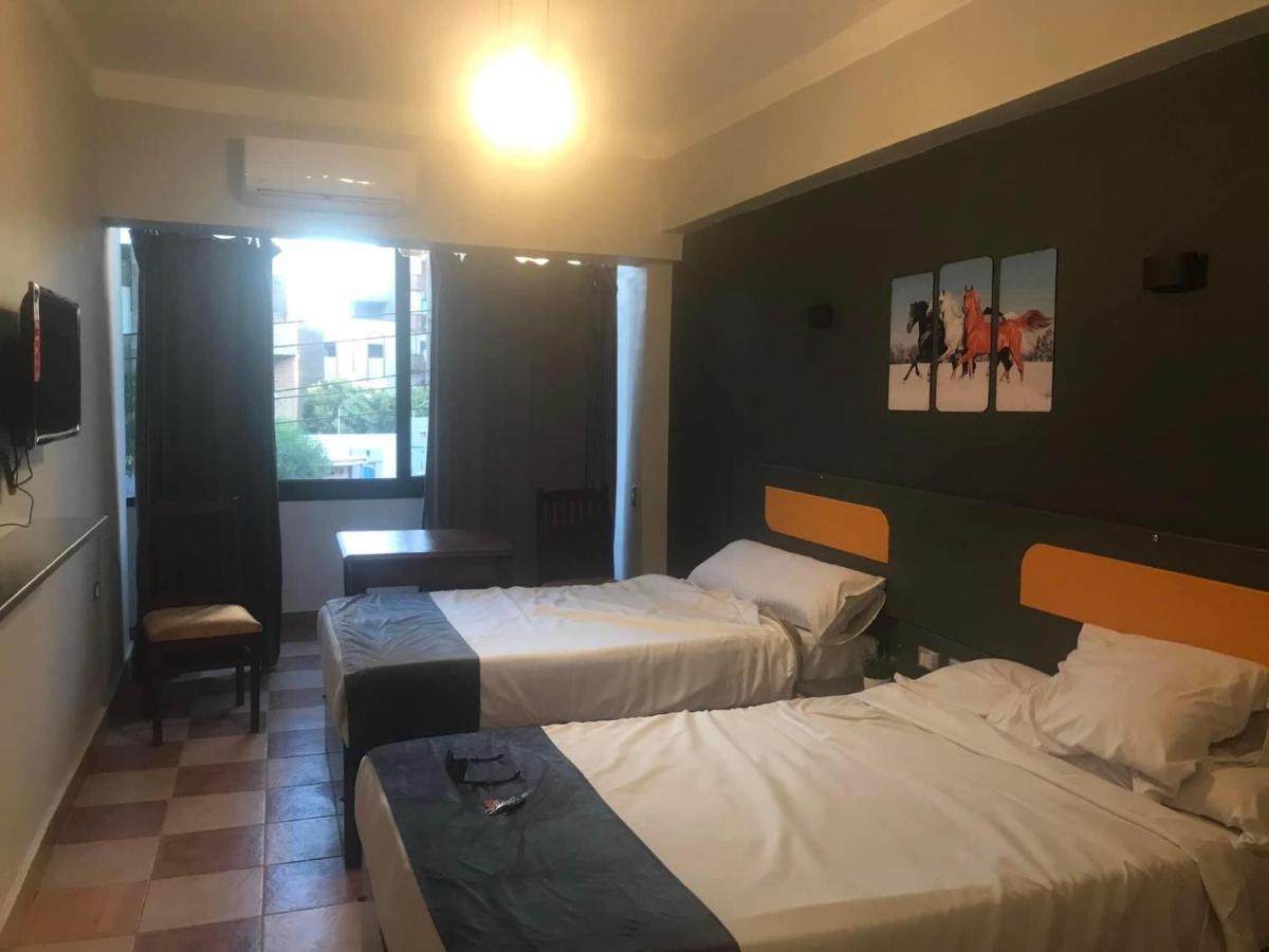 Royal Hotel Qinā Екстериор снимка