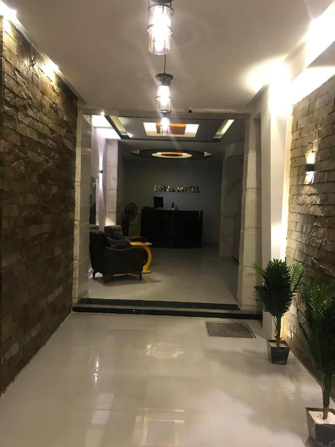 Royal Hotel Qinā Екстериор снимка