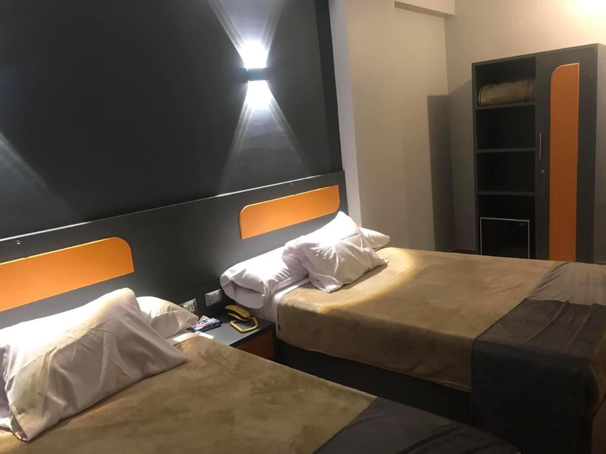 Royal Hotel Qinā Екстериор снимка