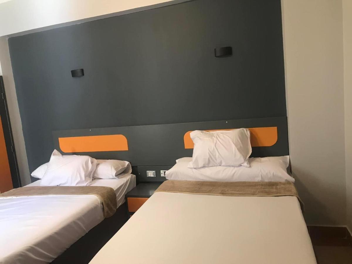 Royal Hotel Qinā Екстериор снимка