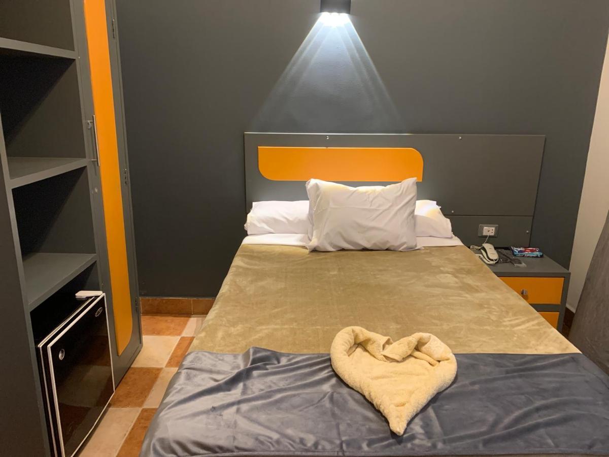 Royal Hotel Qinā Екстериор снимка