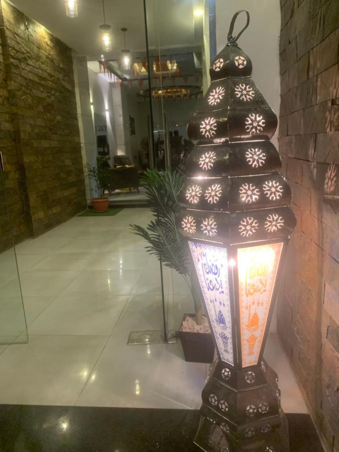 Royal Hotel Qinā Екстериор снимка